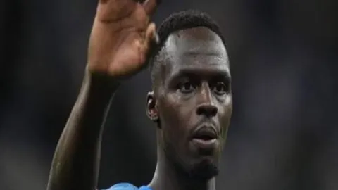 “2025年保罗湖人交易遇阻：篮球因素成为历史进程绊脚石”